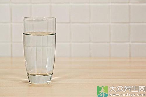 矿泉水不能用来冲奶粉